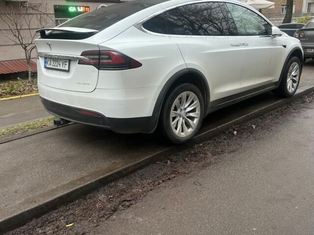 Білий Тесла Модель Х, об'ємом двигуна 0 л та пробігом 300 тис. км за 27800 $, фото 5 на Automoto.ua