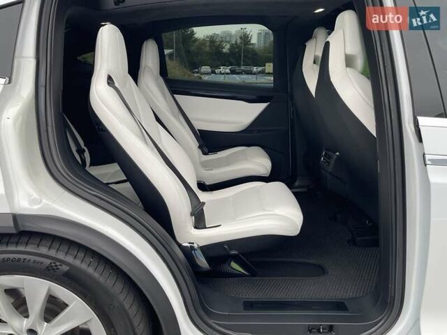 Тесла Модель Х 2019 у Києві на Automoto.ua Білий Тесла Модель Х, об'ємом двигуна 0 л та пробігом 123 тис. км за 33900 $, фото 31 на Automoto.ua