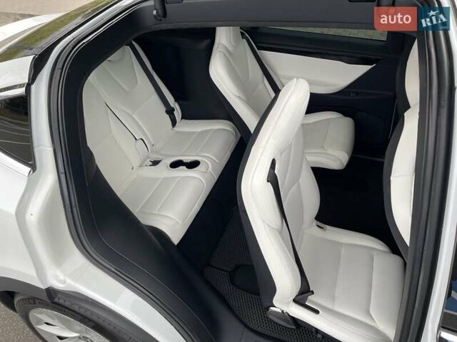 Тесла Модель Х 2019 у Києві на Automoto.ua Білий Тесла Модель Х, об'ємом двигуна 0 л та пробігом 123 тис. км за 33900 $, фото 34 на Automoto.ua