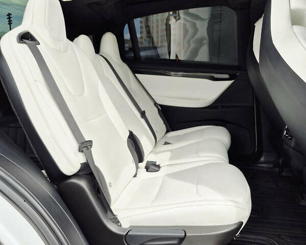 Белый Тесла Модель Х, объемом двигателя 0 л и пробегом 123 тыс. км за 29500 $, фото 13 на Automoto.ua