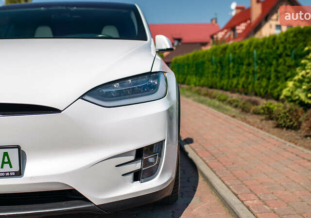 Белый Тесла Модель Х, объемом двигателя 0 л и пробегом 46 тыс. км за 39500 $, фото 7 на Automoto.ua