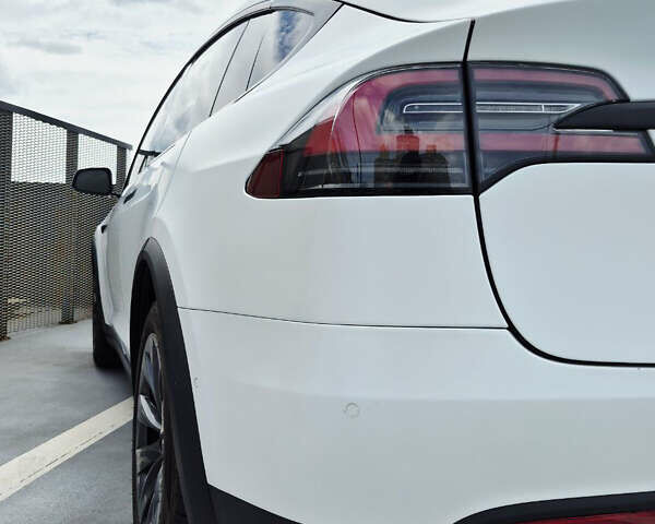 Белый Тесла Модель Х, объемом двигателя 0 л и пробегом 123 тыс. км за 29500 $, фото 7 на Automoto.ua