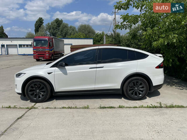 Белый Тесла Модель Х, объемом двигателя 0 л и пробегом 121 тыс. км за 29700 $, фото 3 на Automoto.ua