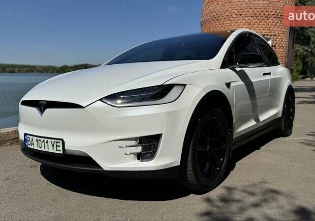 Белый Тесла Модель Х, объемом двигателя 0 л и пробегом 85 тыс. км за 28777 $, фото 1 на Automoto.ua