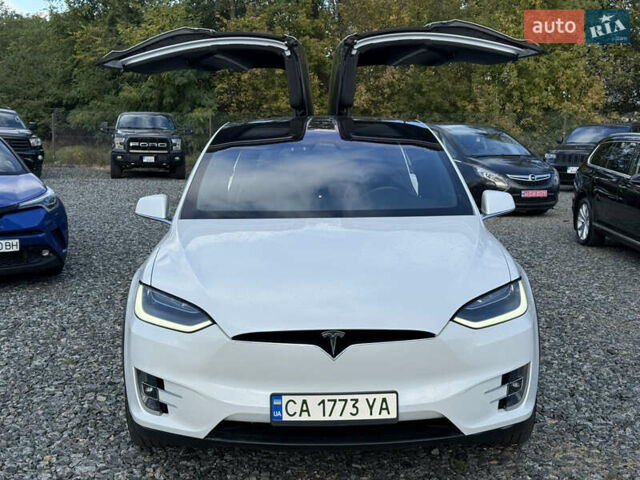 Белый Тесла Модель Х, объемом двигателя 0 л и пробегом 93 тыс. км за 35700 $, фото 1 на Automoto.ua