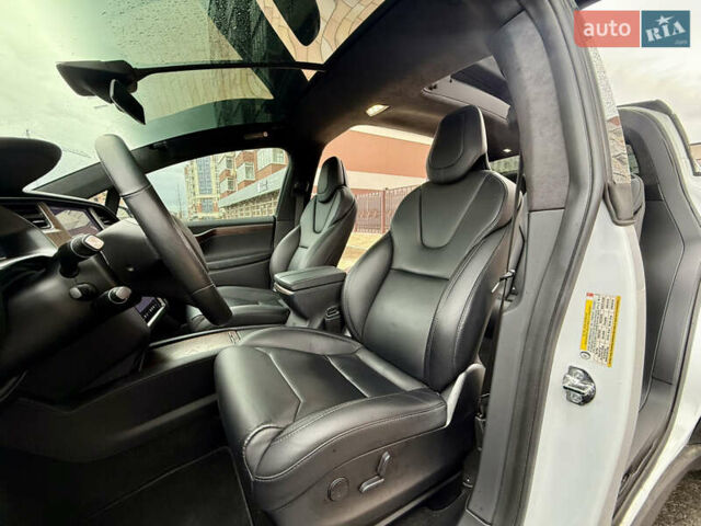 Белый Тесла Модель Х, объемом двигателя 0 л и пробегом 93 тыс. км за 33500 $, фото 20 на Automoto.ua