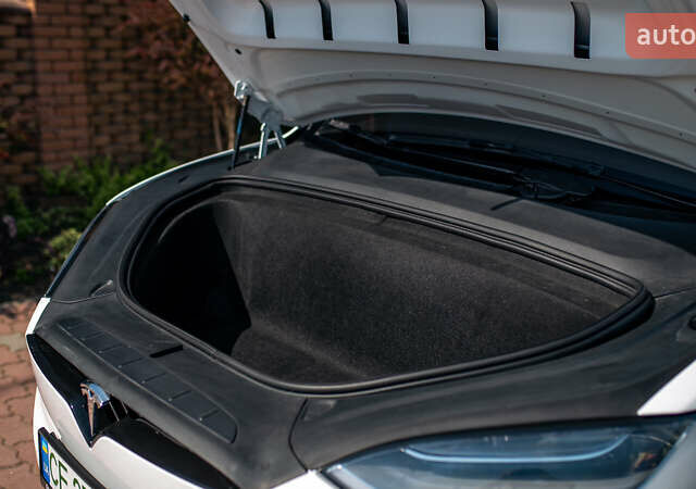 Белый Тесла Модель Х, объемом двигателя 0 л и пробегом 46 тыс. км за 39500 $, фото 34 на Automoto.ua