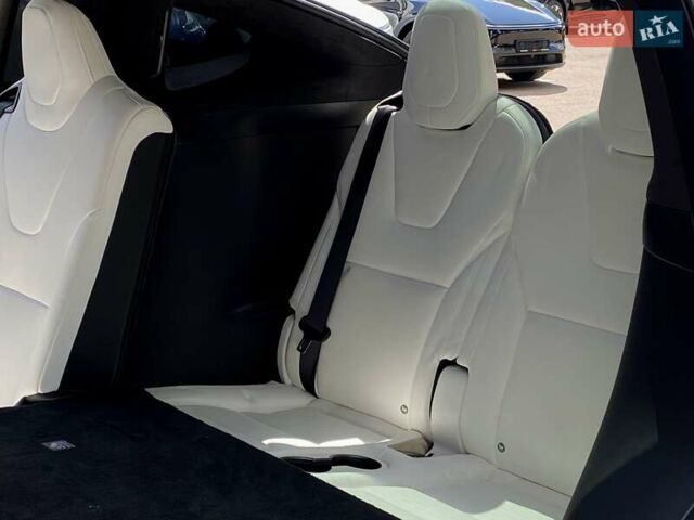 Белый Тесла Модель Х, объемом двигателя 0 л и пробегом 123 тыс. км за 31499 $, фото 15 на Automoto.ua