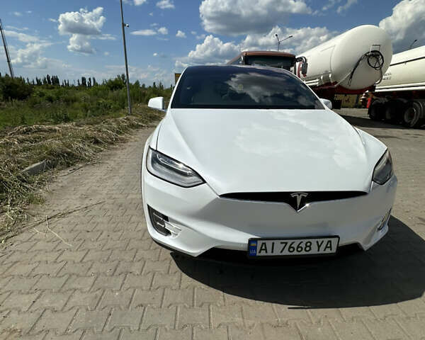 Белый Тесла Модель Х, объемом двигателя 0 л и пробегом 110 тыс. км за 29000 $, фото 2 на Automoto.ua