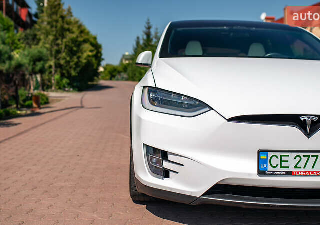 Белый Тесла Модель Х, объемом двигателя 0 л и пробегом 46 тыс. км за 39500 $, фото 4 на Automoto.ua