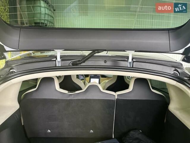 Белый Тесла Модель Х, объемом двигателя 0 л и пробегом 199 тыс. км за 28500 $, фото 6 на Automoto.ua