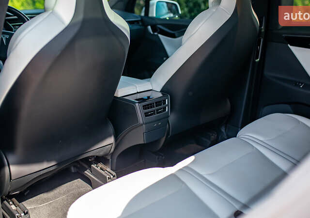 Белый Тесла Модель Х, объемом двигателя 0 л и пробегом 46 тыс. км за 39500 $, фото 39 на Automoto.ua