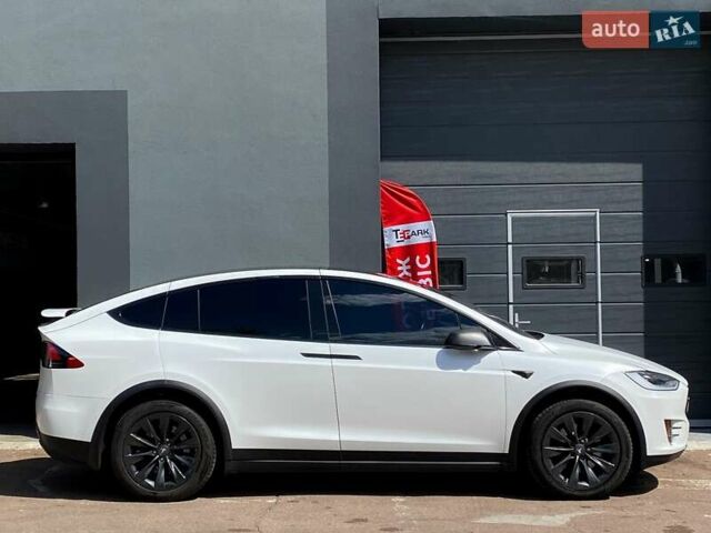 Белый Тесла Модель Х, объемом двигателя 0 л и пробегом 123 тыс. км за 31499 $, фото 10 на Automoto.ua