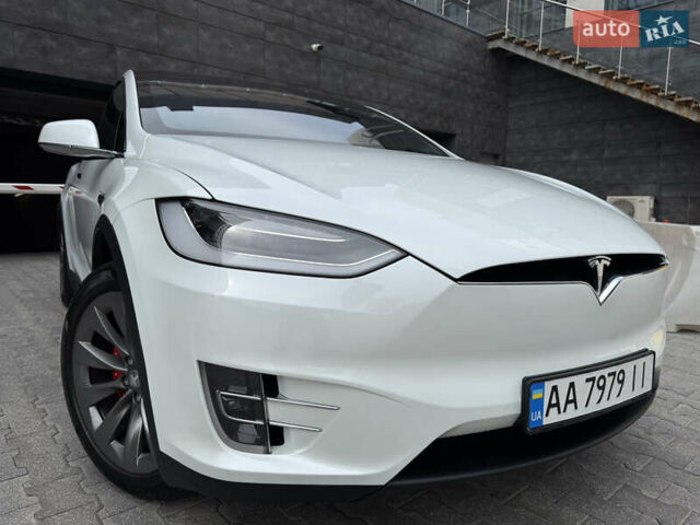 Белый Тесла Модель Х, объемом двигателя 0 л и пробегом 60 тыс. км за 39500 $, фото 11 на Automoto.ua