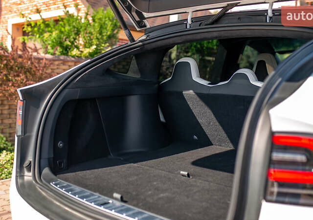 Белый Тесла Модель Х, объемом двигателя 0 л и пробегом 46 тыс. км за 39500 $, фото 32 на Automoto.ua