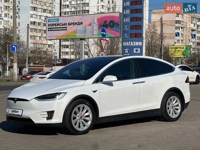 Белый Тесла Модель Х, объемом двигателя 0 л и пробегом 78 тыс. км за 33500 $, фото 6 на Automoto.ua