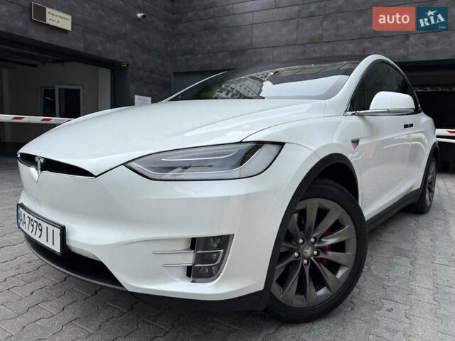 Белый Тесла Модель Х, объемом двигателя 0 л и пробегом 60 тыс. км за 39500 $, фото 3 на Automoto.ua