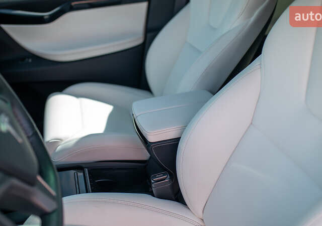 Белый Тесла Модель Х, объемом двигателя 0 л и пробегом 46 тыс. км за 39500 $, фото 50 на Automoto.ua