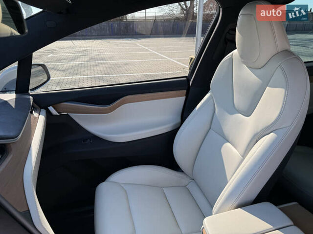 Белый Тесла Модель Х, объемом двигателя 0 л и пробегом 86 тыс. км за 29000 $, фото 29 на Automoto.ua