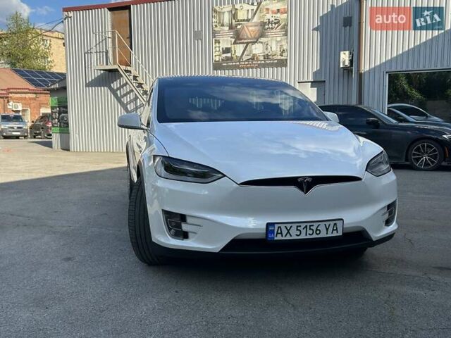 Белый Тесла Модель Х, объемом двигателя 0 л и пробегом 69 тыс. км за 34500 $, фото 13 на Automoto.ua