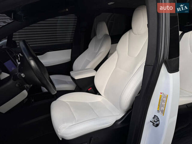 Білий Тесла Модель Х, об'ємом двигуна 0 л та пробігом 90 тис. км за 33500 $, фото 1 на Automoto.ua