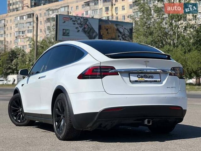 Белый Тесла Модель Х, объемом двигателя 0 л и пробегом 113 тыс. км за 33999 $, фото 9 на Automoto.ua