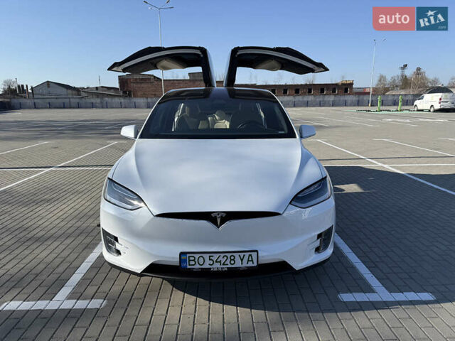 Белый Тесла Модель Х, объемом двигателя 0 л и пробегом 86 тыс. км за 29000 $, фото 3 на Automoto.ua