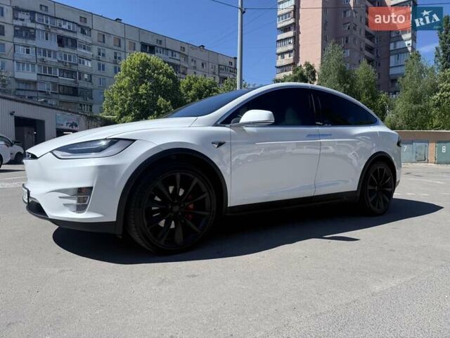 Белый Тесла Модель Х, объемом двигателя 0 л и пробегом 82 тыс. км за 42000 $, фото 1 на Automoto.ua