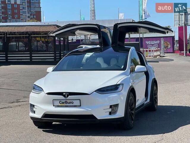 Белый Тесла Модель Х, объемом двигателя 0 л и пробегом 113 тыс. км за 33999 $, фото 12 на Automoto.ua