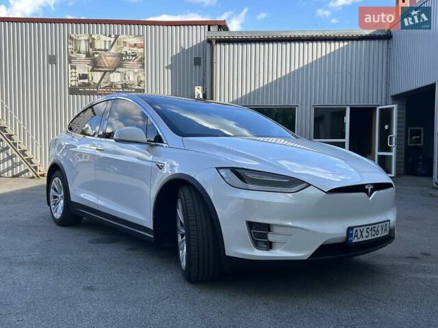 Белый Тесла Модель Х, объемом двигателя 0 л и пробегом 69 тыс. км за 34500 $, фото 2 на Automoto.ua