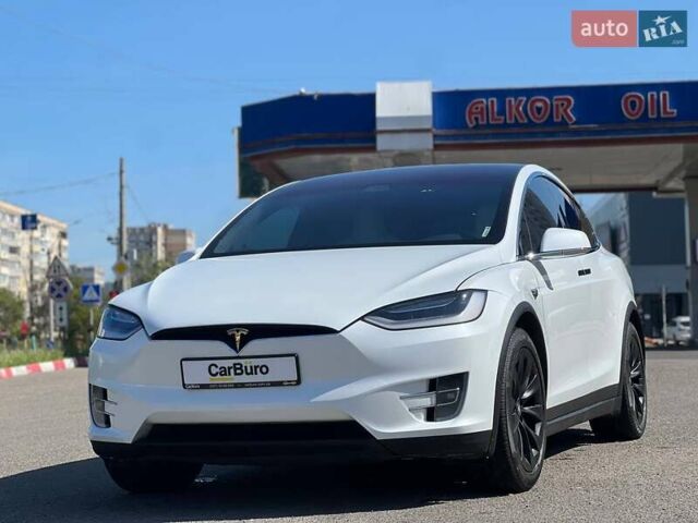 Белый Тесла Модель Х, объемом двигателя 0 л и пробегом 113 тыс. км за 33999 $, фото 7 на Automoto.ua