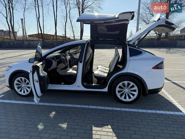 Белый Тесла Модель Х, объемом двигателя 0 л и пробегом 86 тыс. км за 29000 $, фото 6 на Automoto.ua