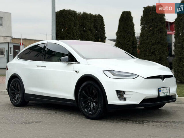 Белый Тесла Модель Х, объемом двигателя 0 л и пробегом 74 тыс. км за 33500 $, фото 16 на Automoto.ua
