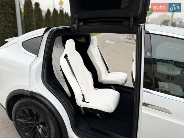 Белый Тесла Модель Х, объемом двигателя 0 л и пробегом 74 тыс. км за 33500 $, фото 29 на Automoto.ua