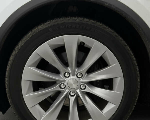 Белый Тесла Модель Х, объемом двигателя 0 л и пробегом 120 тыс. км за 31500 $, фото 10 на Automoto.ua