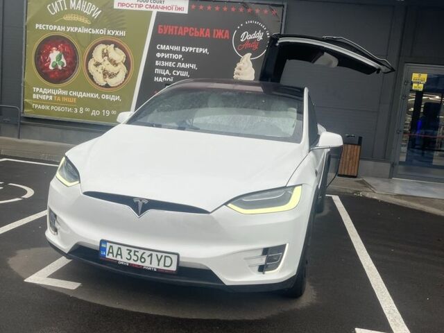 Белый Тесла Модель Х, объемом двигателя 0 л и пробегом 174 тыс. км за 29900 $, фото 3 на Automoto.ua