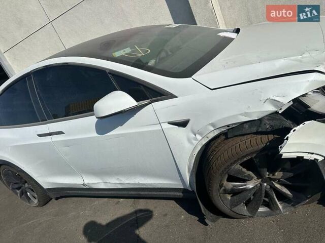 Белый Тесла Модель Х, объемом двигателя 0 л и пробегом 80 тыс. км за 24000 $, фото 3 на Automoto.ua