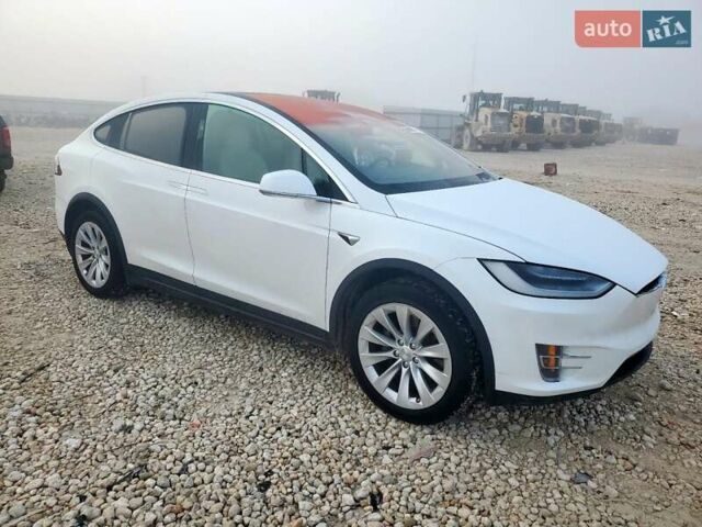Белый Тесла Модель Х, объемом двигателя 0 л и пробегом 35 тыс. км за 10900 $, фото 3 на Automoto.ua