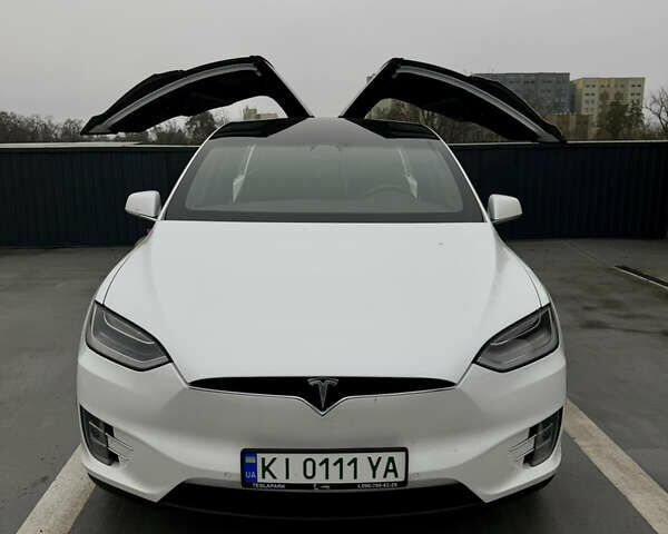 Белый Тесла Модель Х, объемом двигателя 0 л и пробегом 120 тыс. км за 31500 $, фото 6 на Automoto.ua