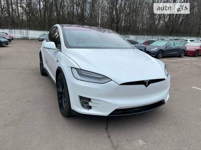 Білий Тесла Модель Х, об'ємом двигуна 0 л та пробігом 47 тис. км за 39700 $, фото 12 на Automoto.ua