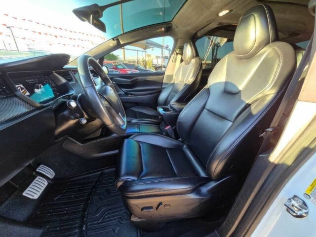 Білий Тесла Модель Х, об'ємом двигуна 0 л та пробігом 46 тис. км за 11225 $, фото 8 на Automoto.ua