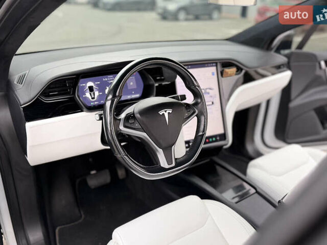 Белый Тесла Модель Х, объемом двигателя 0 л и пробегом 74 тыс. км за 33500 $, фото 38 на Automoto.ua
