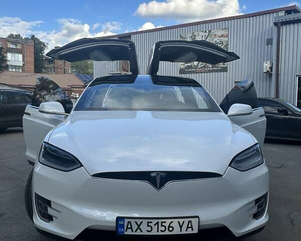 Белый Тесла Модель Х, объемом двигателя 0 л и пробегом 69 тыс. км за 34500 $, фото 29 на Automoto.ua