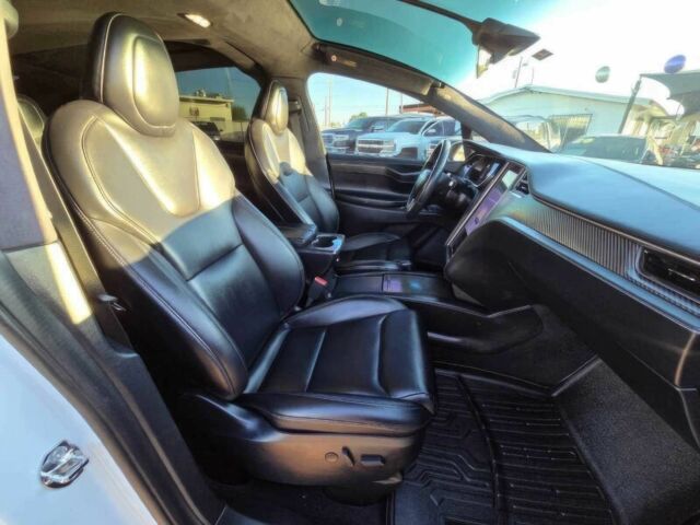 Білий Тесла Модель Х, об'ємом двигуна 0 л та пробігом 46 тис. км за 11225 $, фото 9 на Automoto.ua