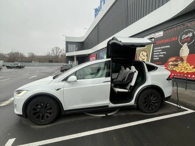 Белый Тесла Модель Х, объемом двигателя 0 л и пробегом 174 тыс. км за 29900 $, фото 1 на Automoto.ua