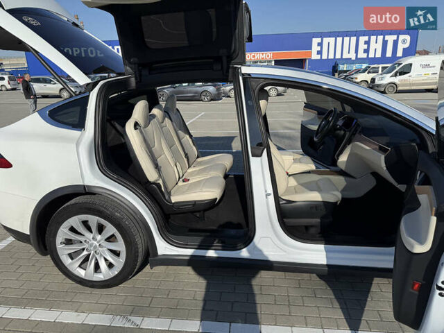 Белый Тесла Модель Х, объемом двигателя 0 л и пробегом 86 тыс. км за 29000 $, фото 14 на Automoto.ua