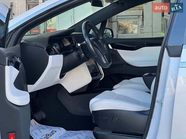 Белый Тесла Модель Х, объемом двигателя 0 л и пробегом 113 тыс. км за 33900 $, фото 17 на Automoto.ua