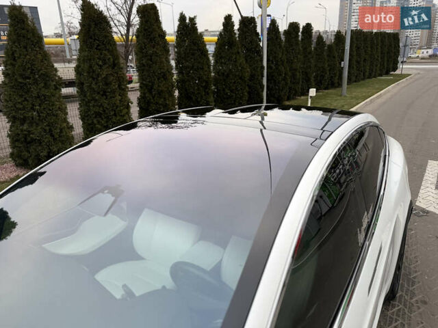 Белый Тесла Модель Х, объемом двигателя 0 л и пробегом 74 тыс. км за 33500 $, фото 7 на Automoto.ua