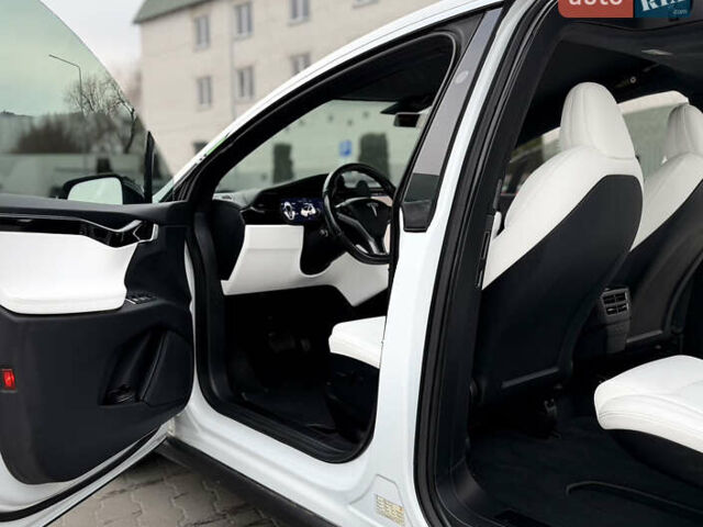 Белый Тесла Модель Х, объемом двигателя 0 л и пробегом 74 тыс. км за 33500 $, фото 39 на Automoto.ua