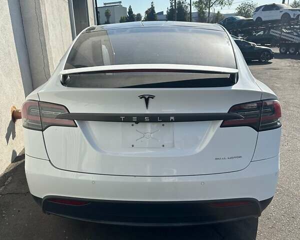 Белый Тесла Модель Х, объемом двигателя 0 л и пробегом 80 тыс. км за 24000 $, фото 15 на Automoto.ua